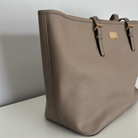 Michael Kors totes - Picture 3 of 8